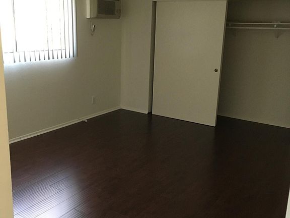 3rd image of 11545 Moorpark St APT 211