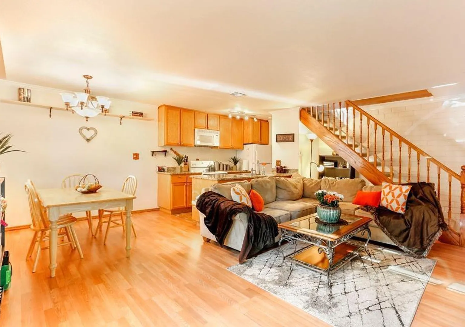 Madison Villa Condo Available Now — Photo 3