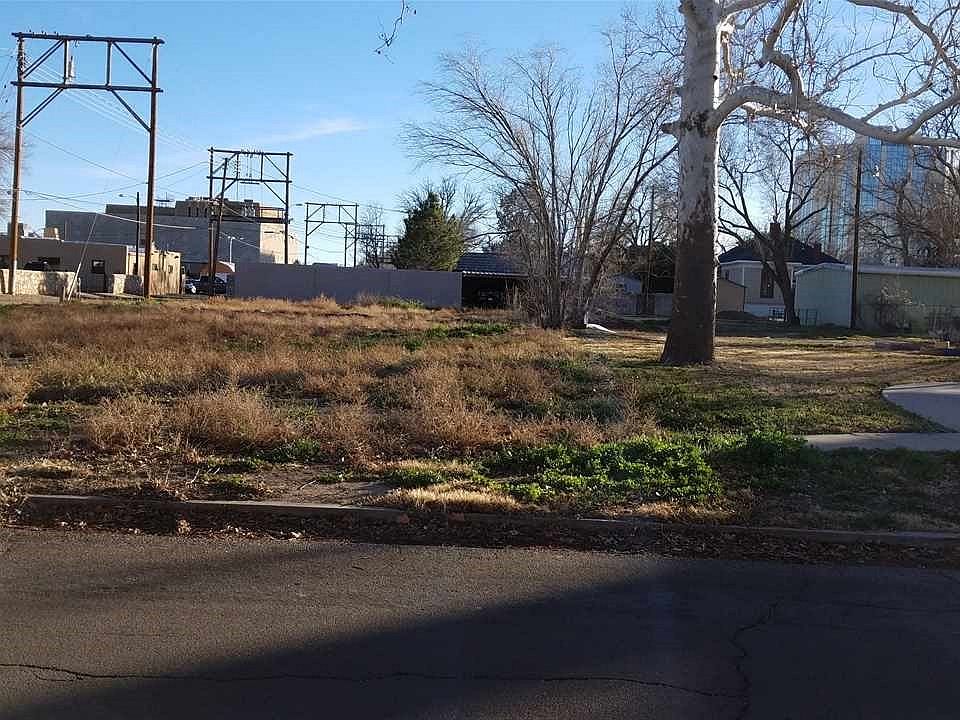 2nd image of 208 W 7th St
