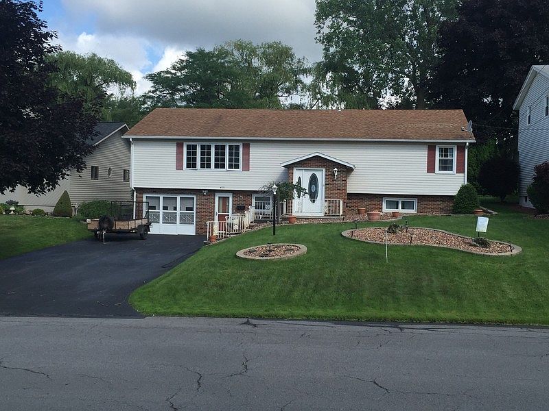 1st image of 405 Chestnut Heights Dr