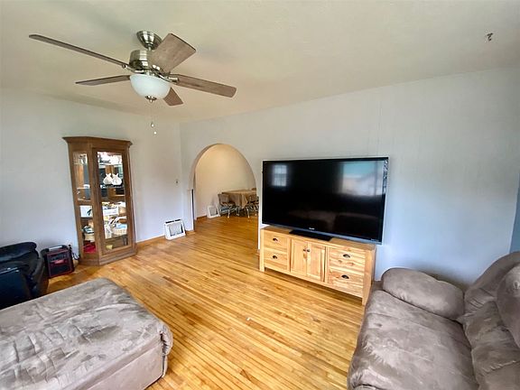 4th image of 205 E 12th St