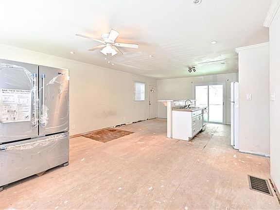 5th image of 659 Burbank Dr SE