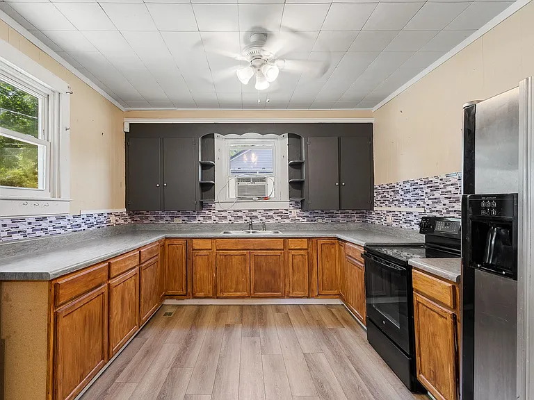902 Pickens St — Photo 10