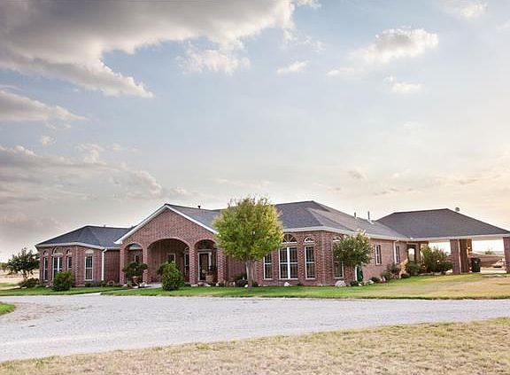 2nd image of 2324 Thomas Dr