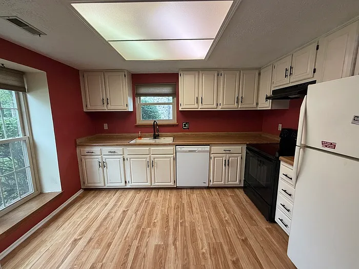 8012 Valley Farms Ct