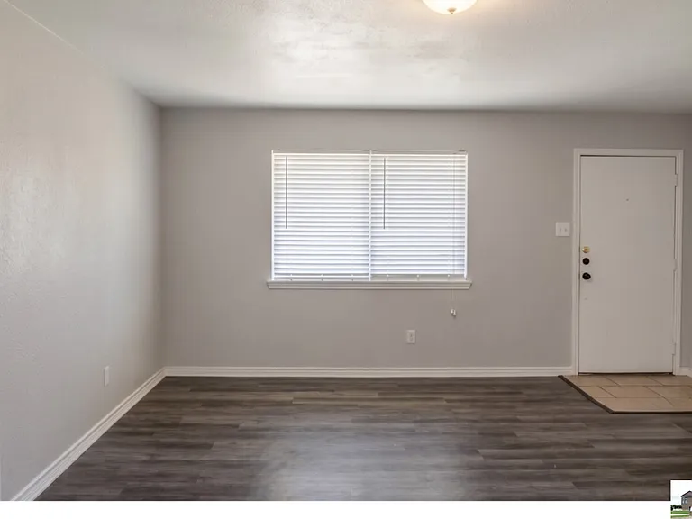 2102 Hunt Dr #B — Photo 2