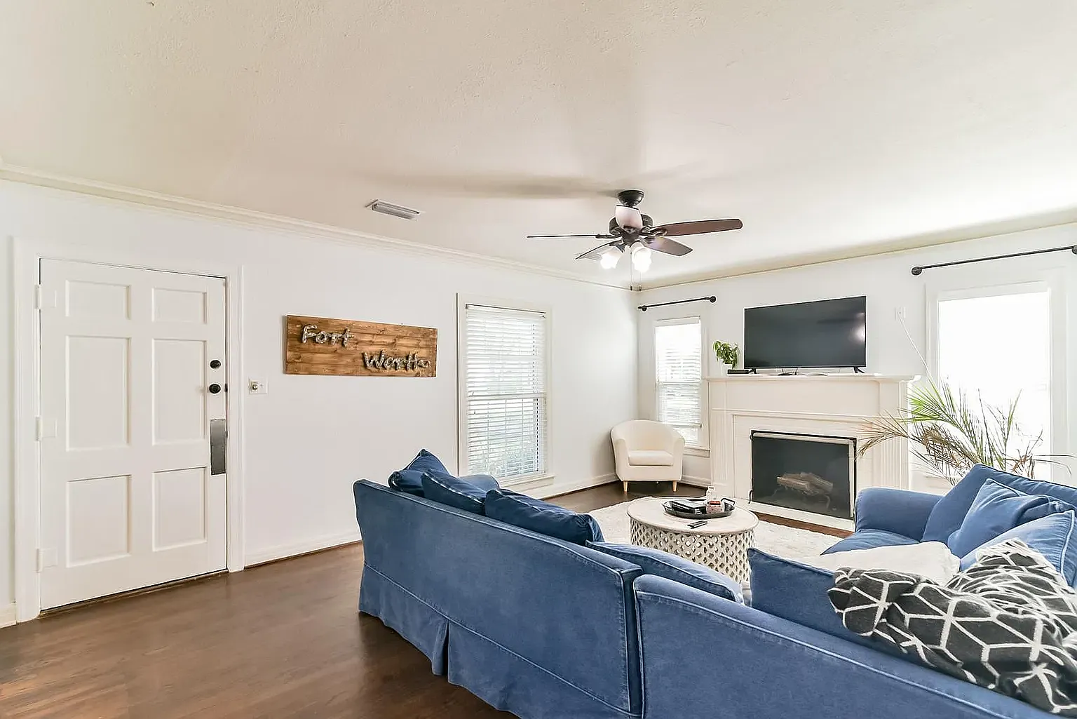 4 bed, 2078 sqft, $4,500 — Photo 3
