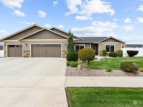 2nd image of 154 Sun Valley Drive