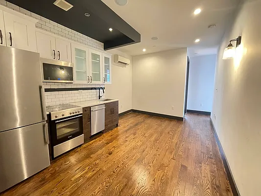 Rented by Tapiro Realty | media 4