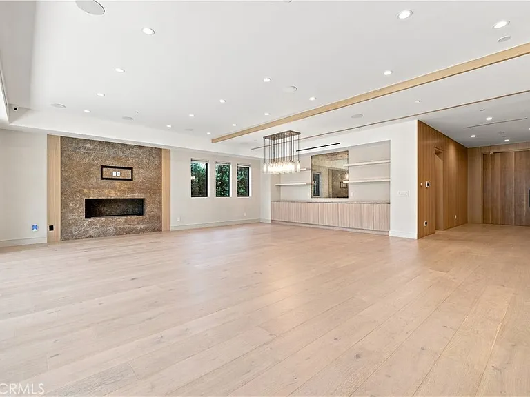 13944 Valleyheart Dr — Photo 14
