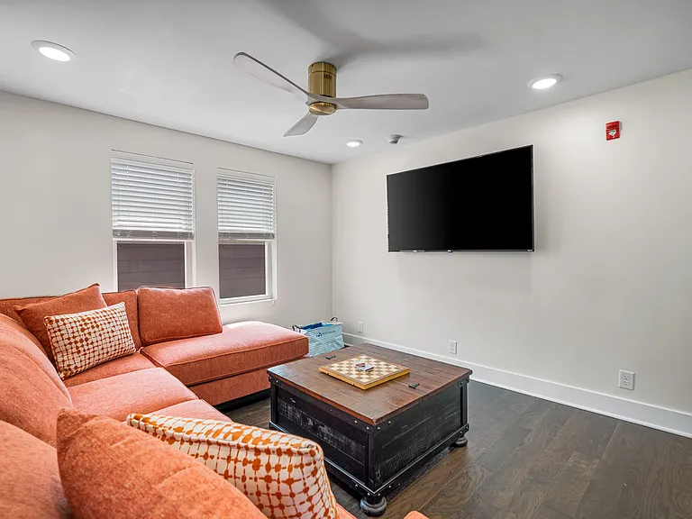 1059 Asbury Ave #2 — Photo 10