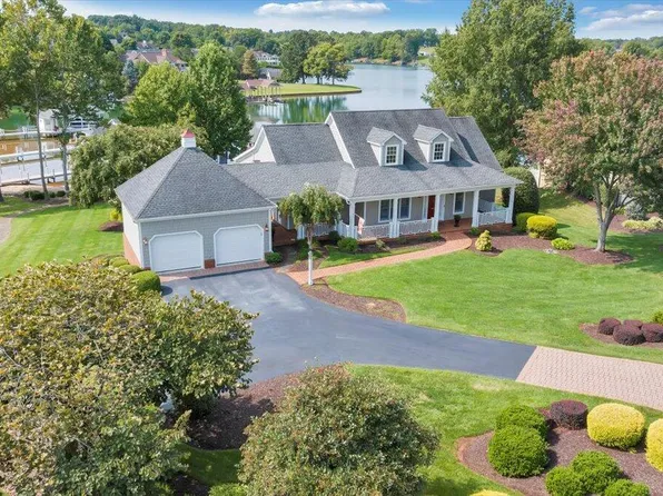 1162 Boardwalk Dr, Moneta, VA 24121