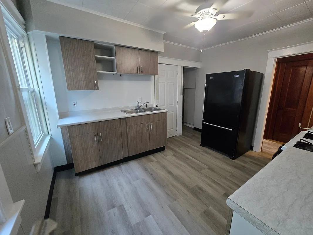 2 bed, 1.0 bath, 1152 sqft, $1,900 — Photo 4