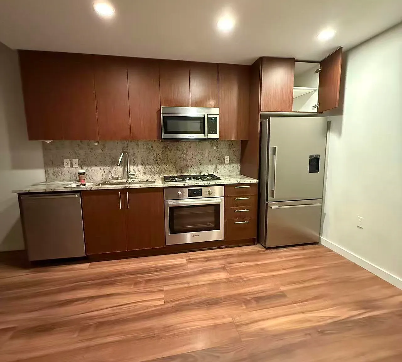 1 bed, 588 sqft, $2,100 — Photo 1