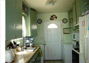 4th image of 16941 Maclaren St
