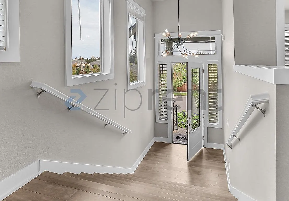 5 bed, 3972 sqft, $4,200 — Photo 3