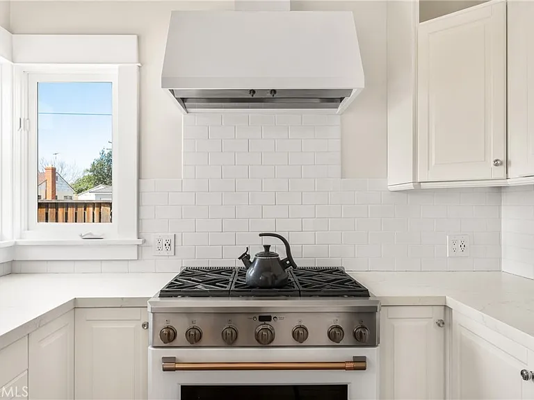 390 N Cambridge St — Photo 14