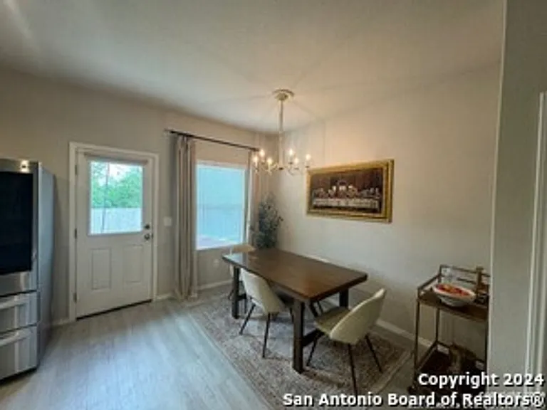 10419 Buescher Ln — Photo 2