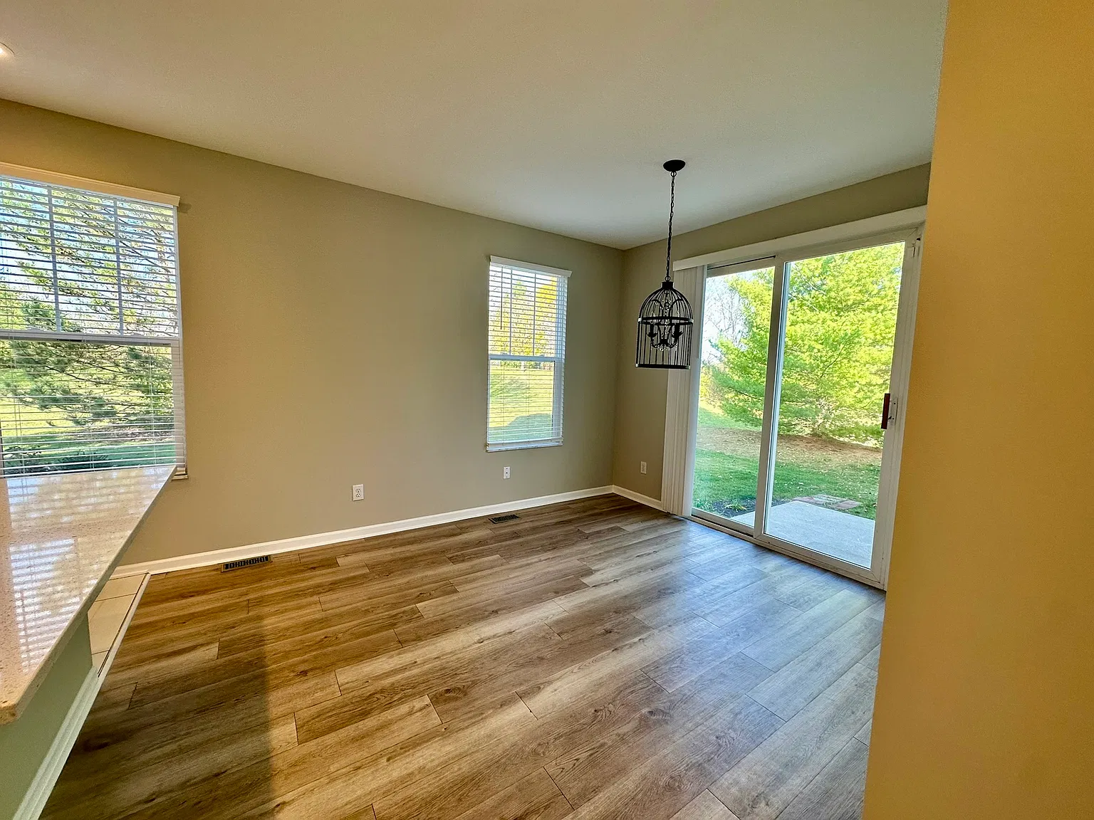 3 bed, 2.5 bath, 2100 sqft, $2,999 — Photo 4