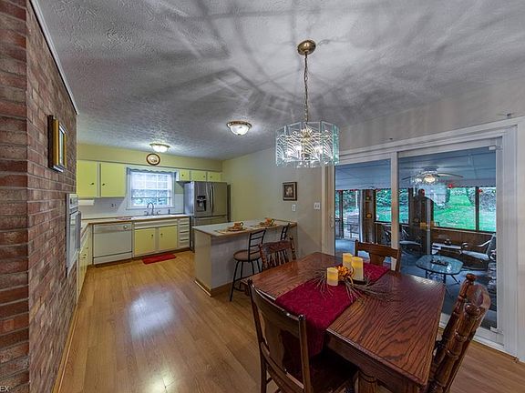 4th image of 3774 Chesterfield Dr