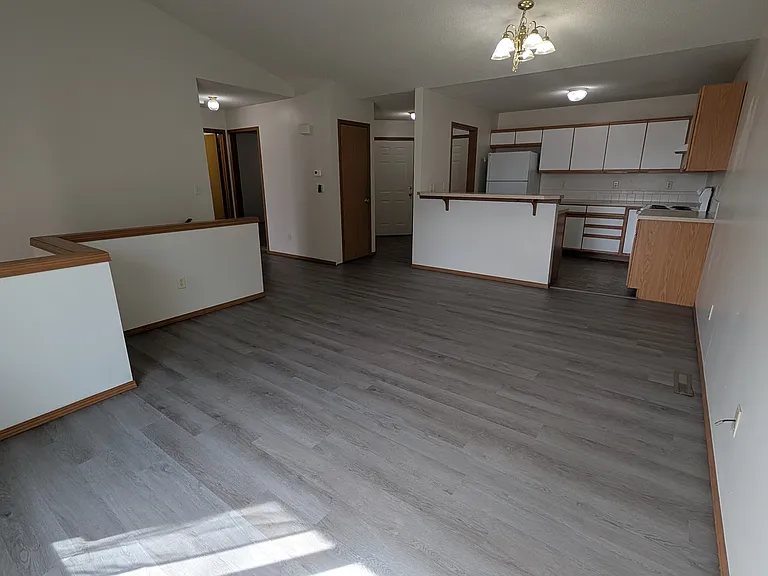 1448 N Glancey St — Photo 8