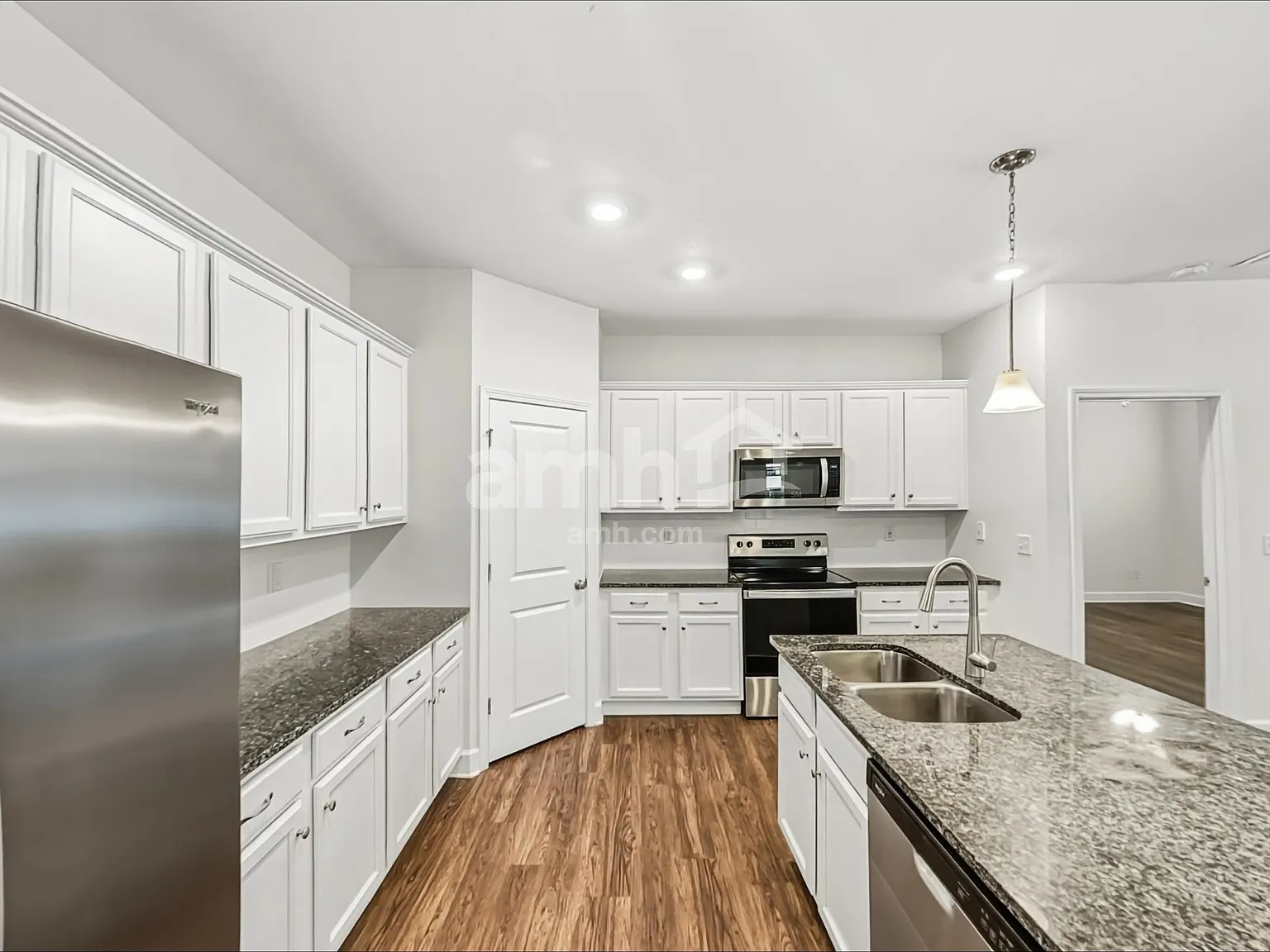 5 bed, 3.0 bath, 2227 sqft, $2,855 — Photo 3