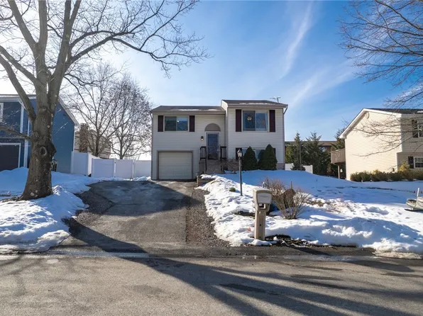 200 Kirkwood Dr, Cranberry Township, PA 16066
