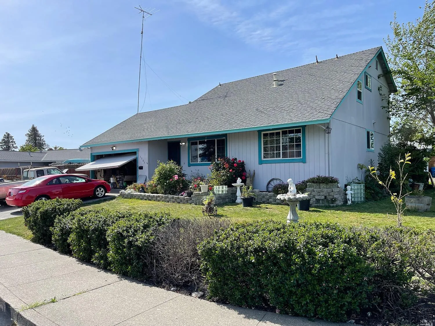 1587 Anna Way photo 1
