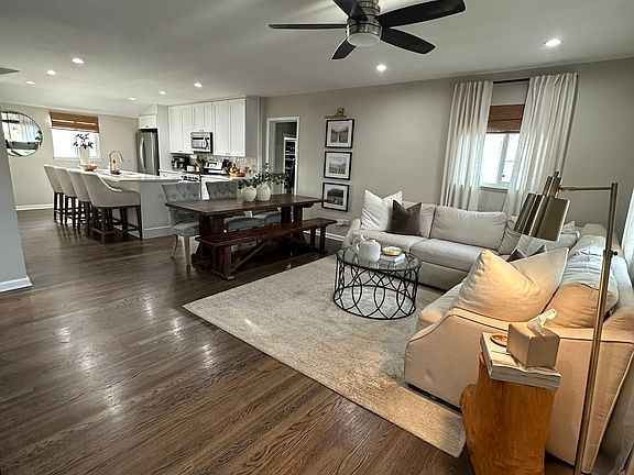 3rd image of 721 S Umatilla Way