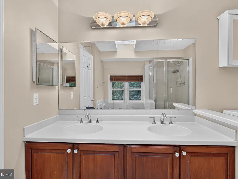 5402 Ashcomb Ct — Photo 26