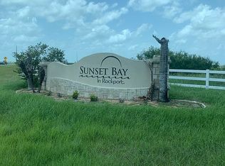 202 Drum Dr, Rockport, TX 78382