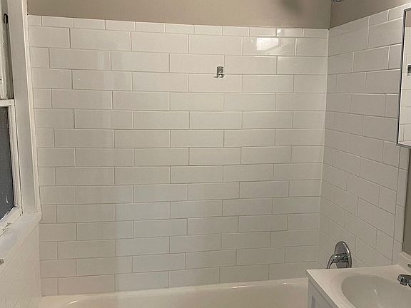 4th image of 12065 Edgewater Dr APT 20