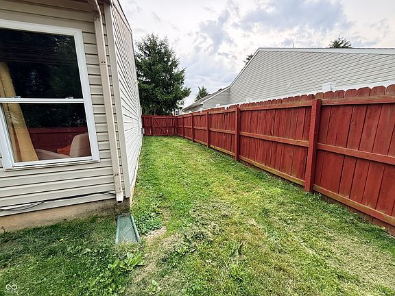 2nd image of 1098 Williamsburg Way