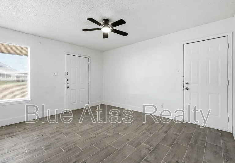 5517 Wellesley Ave — Photo 4