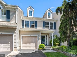 13 Honey Locust Ln, Newtown, PA 18940