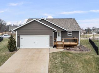 1559 Olde Brandy Ln, Davenport, IA 52807