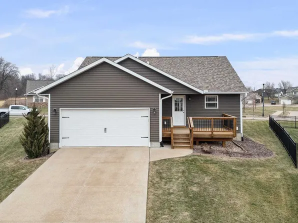 1559 Olde Brandy Ln, Davenport, IA 52807