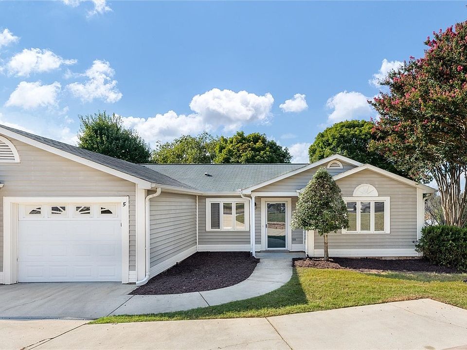 1st image of 5 Hillview Dr