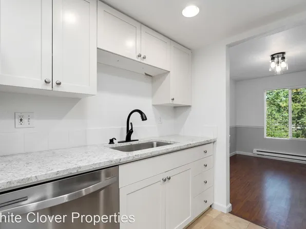 10522 NE 32nd Pl APT J301, Bellevue, WA 98004
