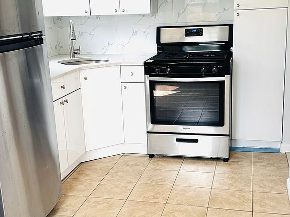 2nd image of 145 Nassau Blvd