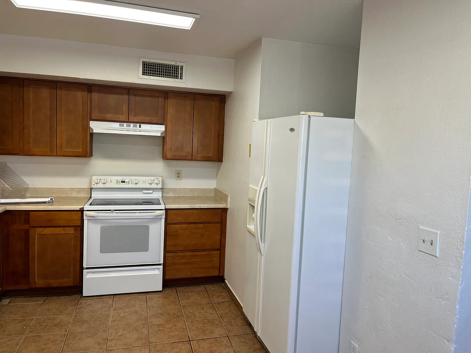 3 bed, 1100 sqft, $1,650 — Photo 2