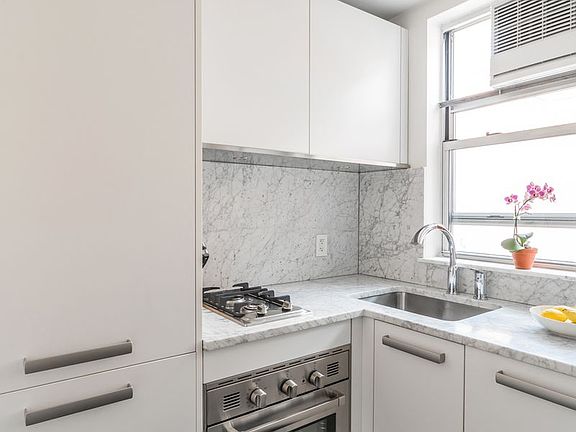 4th image of 333 E 43rd St APT 1009