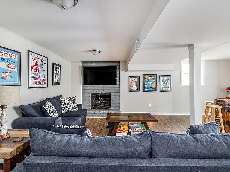 204 Edgewater Dr — Photo 17