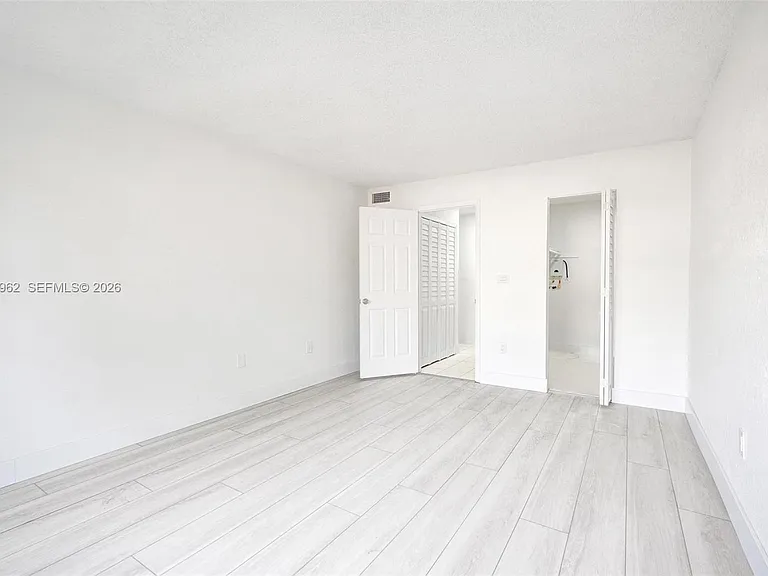 505 NW 177th St #112 — Photo 38