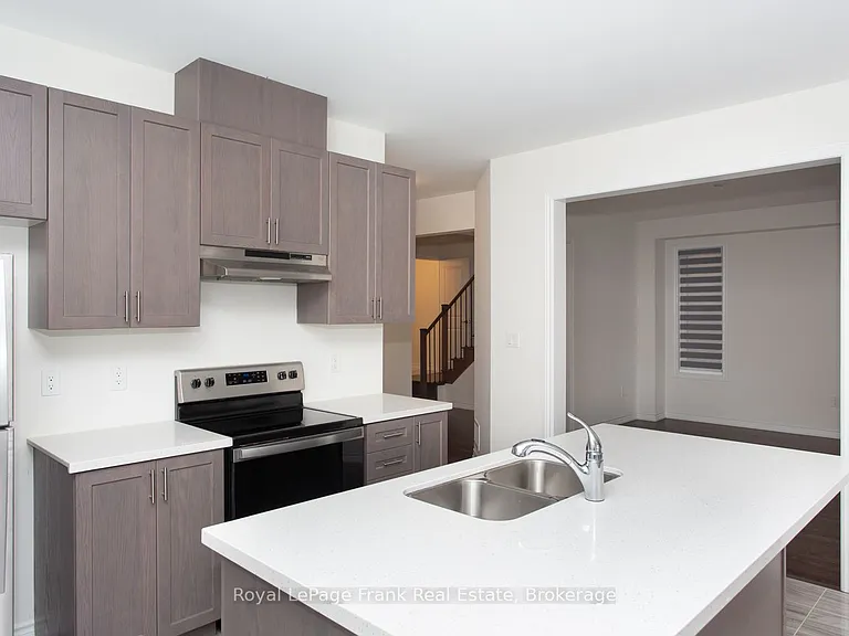 5 Hennessey Cres — Photo 16