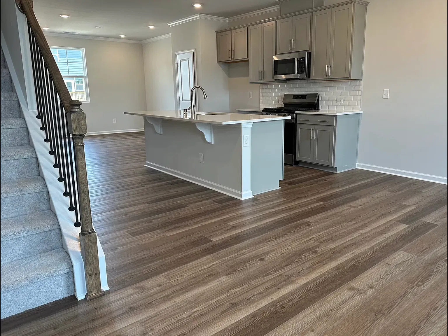 3 bed, 3.5 bath, 1800 sqft, $2,200 — Photo 4