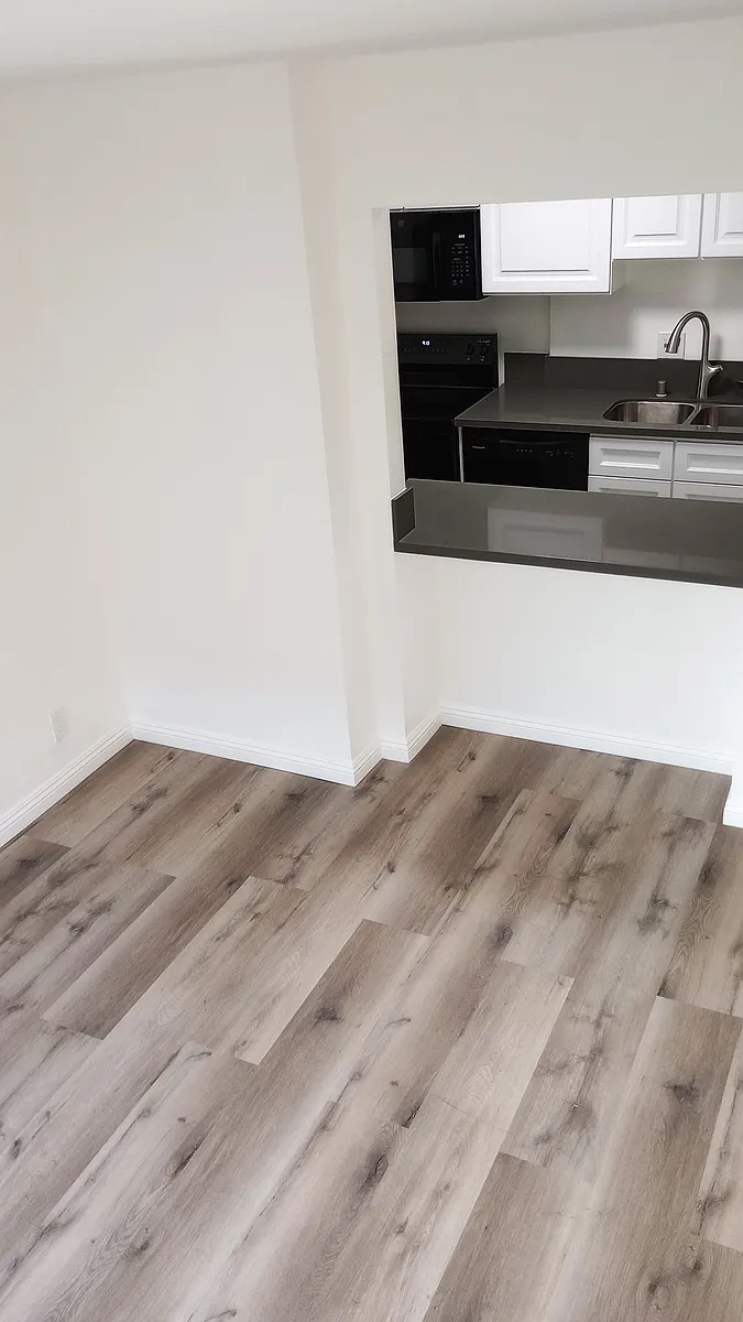 Building Photo - 408 S Venice Blvd #203