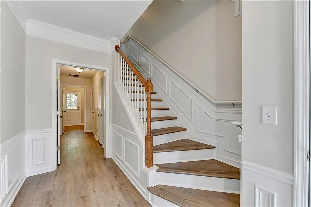 3 bed, 4.0 bath, 1900 sqft, $2,950 — Photo 3
