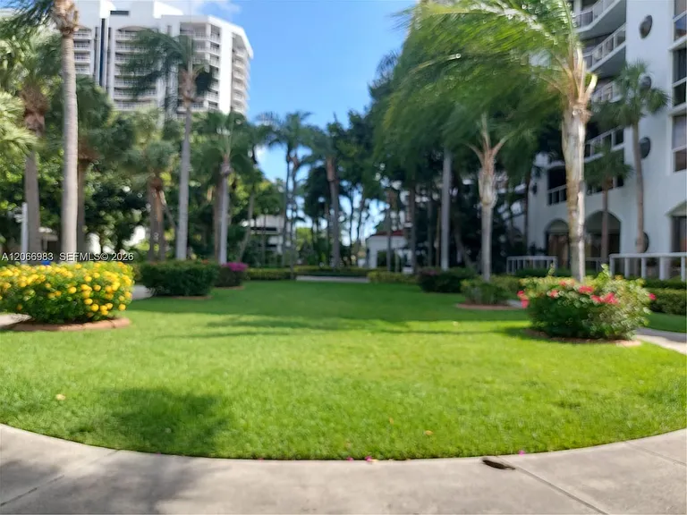 3610 Yacht Club Dr #514 — Photo 30