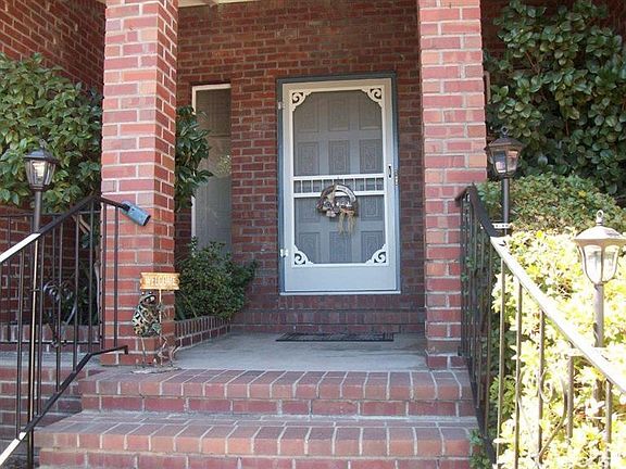 2nd image of 1912 Edgewood Dr
